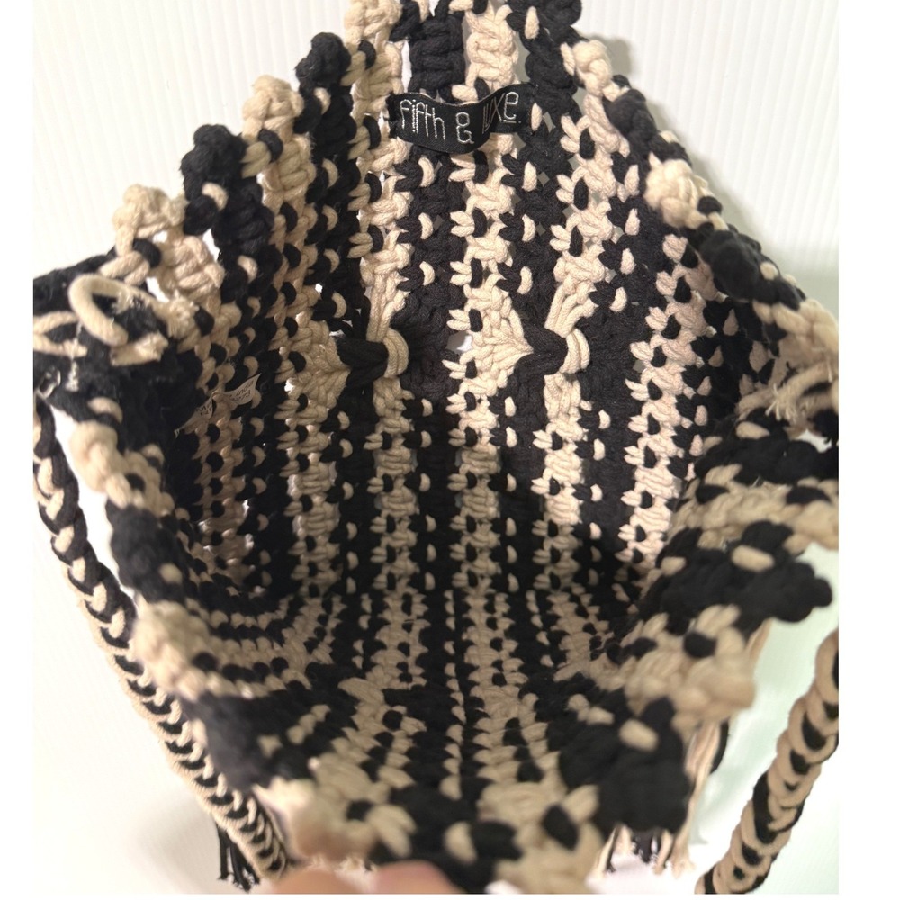 NWOT Fifth & Luxe Macrame Fringe Shoulder Bag Black Ivory Boho Wooden Ring Tote - Picture 8 of 8